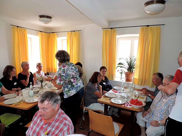 Mittagspause mit speziellem Essen nach Vorgabe